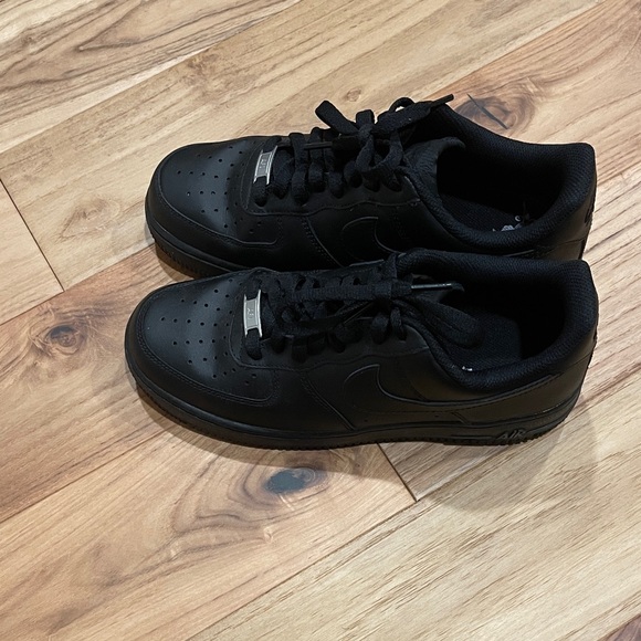 Nike Air Force 1 Black Women's Sneakers - Picture 2 of 7